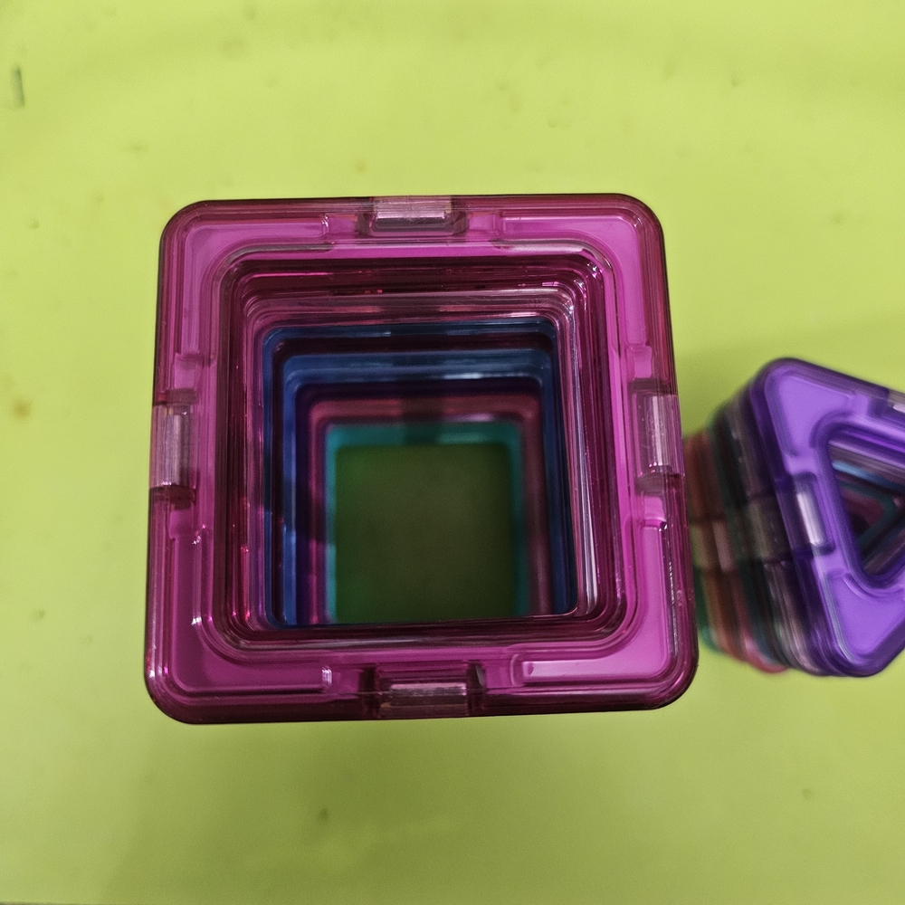 Magformers Colorful Building Blocks Set - Picture 4 of 4